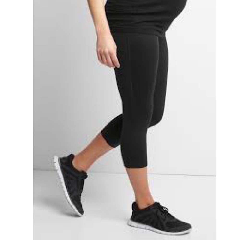 GapFit Maternity Athletic Capri Leggings